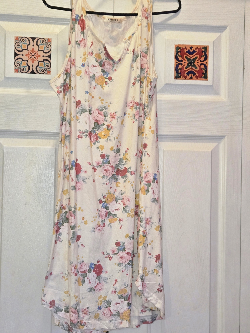 Romantic Feminine Sleeveless Floral Midi Dress in Cream by Ekouaer XL